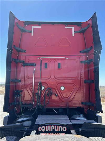 2021 Freightliner CASCADIA 6X4 T/A SLEEPER TRUCK