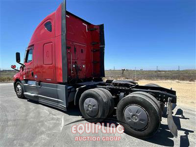 2021 Freightliner CASCADIA 6X4 T/A SLEEPER TRUCK