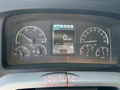 2021 Freightliner CASCADIA 6X4 T/A SLEEPER TRUCK
