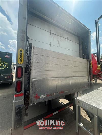 2019 Hino 268A 24' BOX TRUCK
