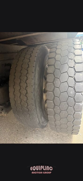 2019 Hino 268A 24' BOX TRUCK