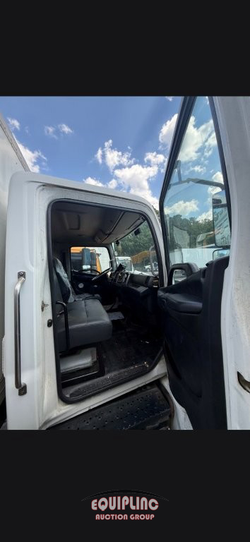 2019 Hino 268A 24' BOX TRUCK