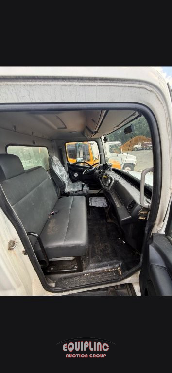 2019 Hino 268A 24' BOX TRUCK