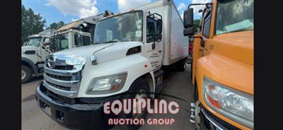 2019 Hino 268A 24' BOX TRUCK