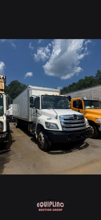 2019 Hino 268A 24' BOX TRUCK