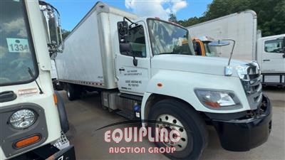 2019 Hino 268A 24' BOX TRUCK