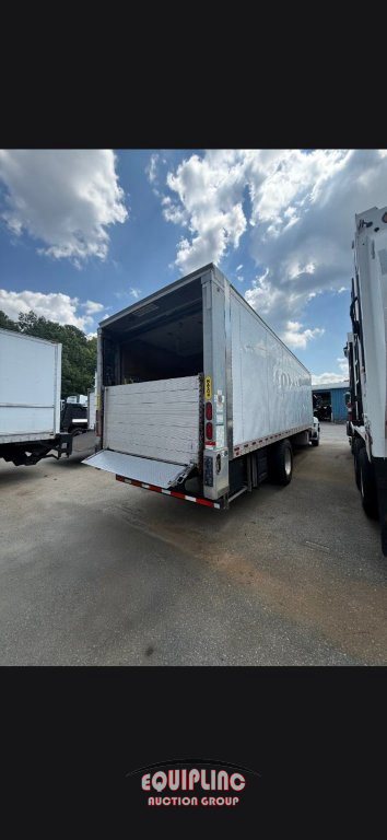 2019 Hino 268A 24' BOX TRUCK