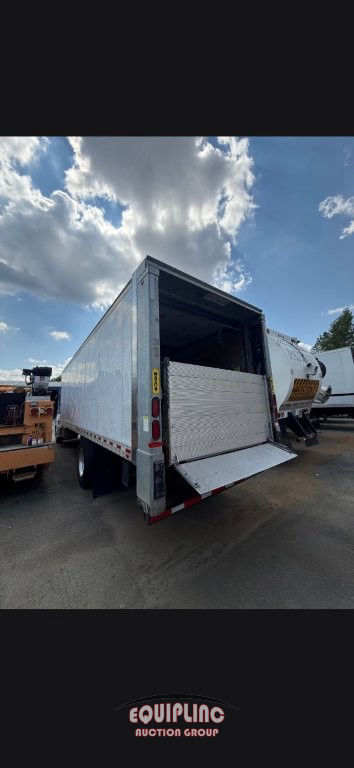 2019 Hino 268A 24' BOX TRUCK