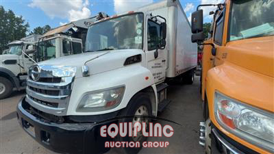 2019 Hino 268A 24' BOX TRUCK