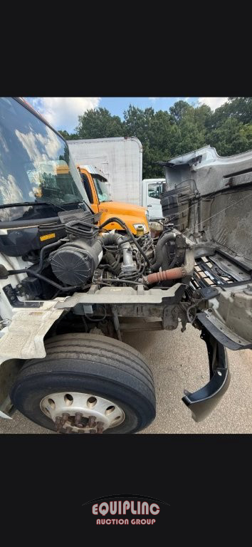 2019 Hino 268A 24' BOX TRUCK