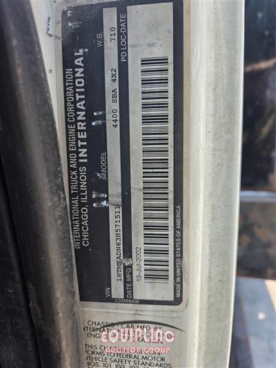 2003 International 4400 4X2 S/A ROLLBACK WITH LIF