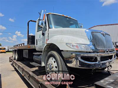 2003 International 4400 4X2 S/A ROLLBACK WITH LIF