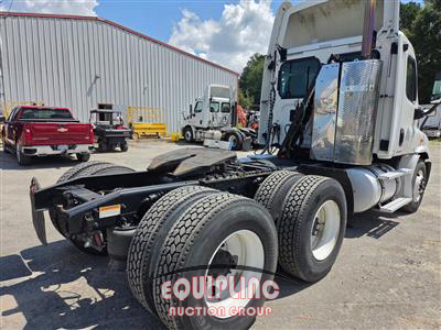 2012 Freightliner Cascadia CA113DC 6X4 T/A DAY C