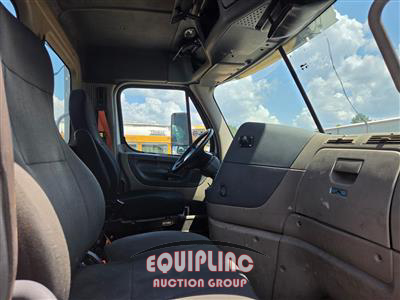 2012 Freightliner Cascadia CA113DC 6X4 T/A DAY C