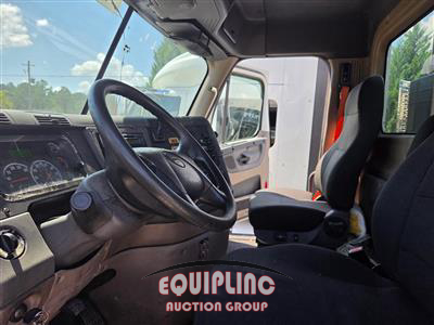 2012 Freightliner Cascadia CA113DC 6X4 T/A DAY C