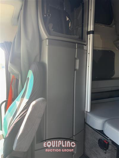 2019 Volvo VNL64T860 6X4 T/A SLEEPER TRUC