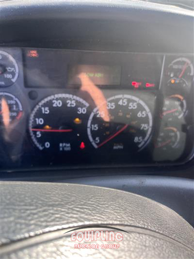 2019 Freightliner M2 4X2 S/A 26FT NON CDL BOX TR