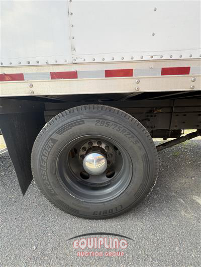 2019 Freightliner M2 4X2 S/A 26FT NON CDL BOX TR