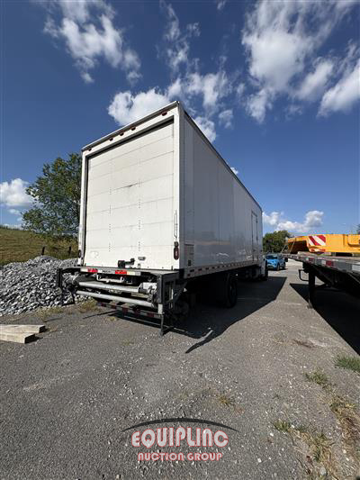 2019 Freightliner M2 4X2 S/A 26FT NON CDL BOX TR