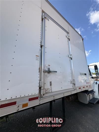 2019 Freightliner M2 4X2 S/A 26FT NON CDL BOX TR