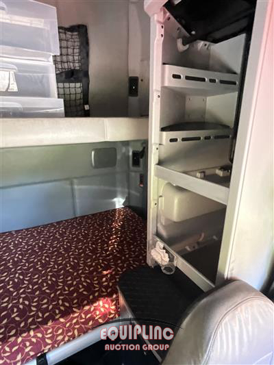 2019 Kenworth T680 6X4 T/A SLEEPER TRUCK TRA