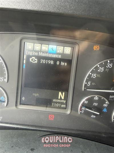 2019 Freightliner CASCADIA 6X4 T/A SLEEPER TRUCK