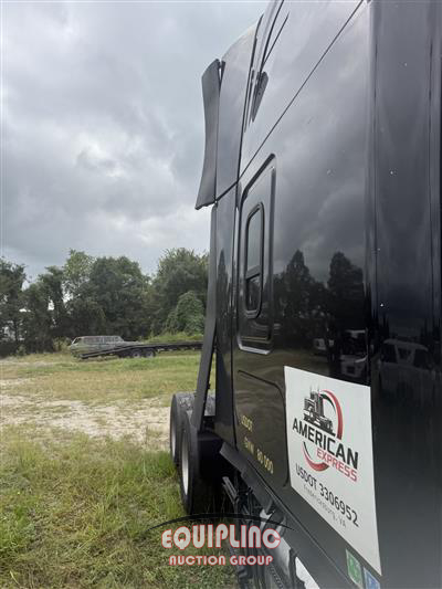 2019 Freightliner CASCADIA 6X4 T/A SLEEPER TRUCK