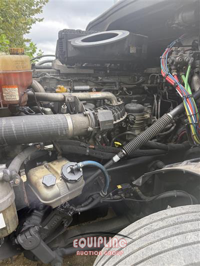 2019 Freightliner CASCADIA 6X4 T/A SLEEPER TRUCK