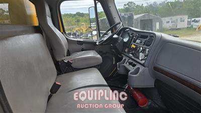 2018 Freightliner M2 4X2 26FT NON CDL BOX TRUCK