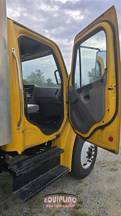 2018 Freightliner M2 4X2 26FT NON CDL BOX TRUCK