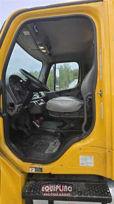 2018 Freightliner M2 4X2 26FT NON CDL BOX TRUCK