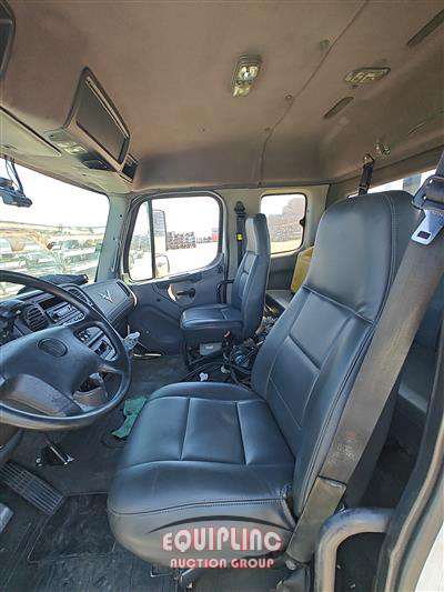 2013 Freightliner M2 4X2 S/A ROLLBACK TRUCK