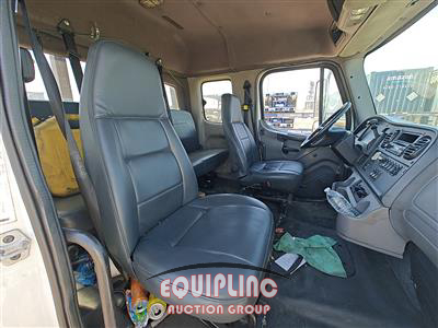 2013 Freightliner M2 4X2 S/A ROLLBACK TRUCK