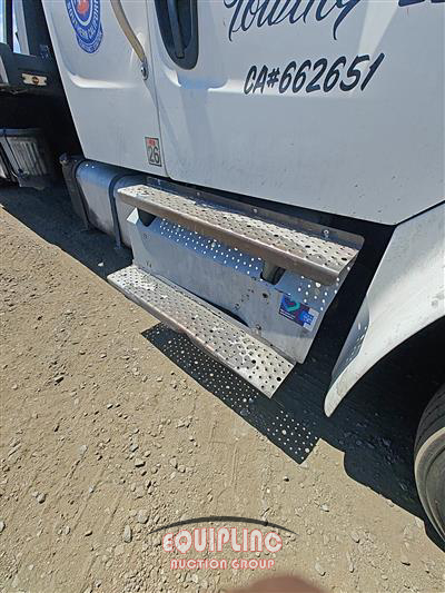 2013 Freightliner M2 4X2 S/A ROLLBACK TRUCK