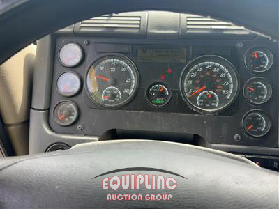 2018 Freightliner CASCADIA 6X4 T/A SLEEPER TRUCK