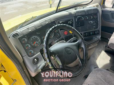 2018 Freightliner CASCADIA 6X4 T/A SLEEPER TRUCK