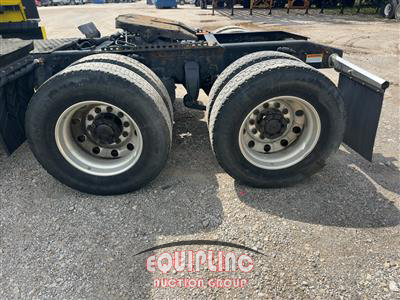 2018 Freightliner CASCADIA 6X4 T/A SLEEPER TRUCK