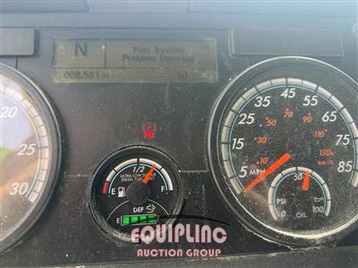 2018 Freightliner CASCADIA 6X4 T/A SLEEPER TRUCK