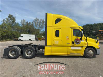 2018 Freightliner CASCADIA 6X4 T/A SLEEPER TRUCK