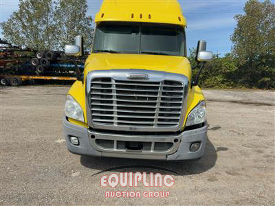 2018 Freightliner CASCADIA 6X4 T/A SLEEPER TRUCK