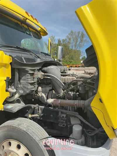 2018 Freightliner CASCADIA 6X4 T/A SLEEPER TRUCK