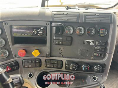 2018 Freightliner CASCADIA 6X4 T/A SLEEPER TRUCK