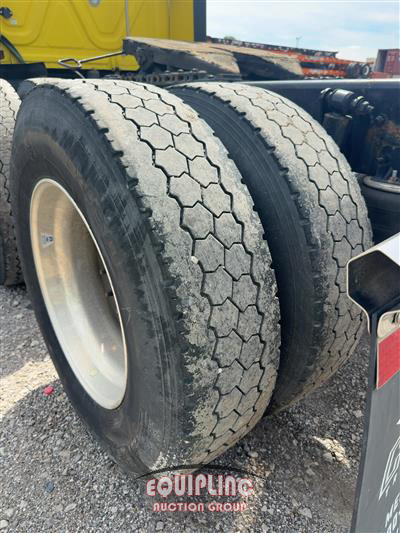 2018 Freightliner CASCADIA 6X4 T/A SLEEPER TRUCK