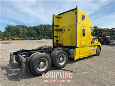 2018 Freightliner CASCADIA 6X4 T/A SLEEPER TRUCK