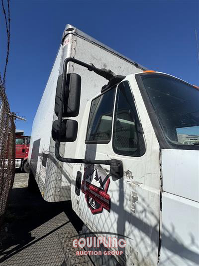 2018 International 4300 4X2 26FT NON CDL BOX TRUC