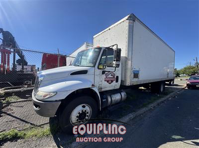 2018 International 4300 4X2 26FT NON CDL BOX TRUC