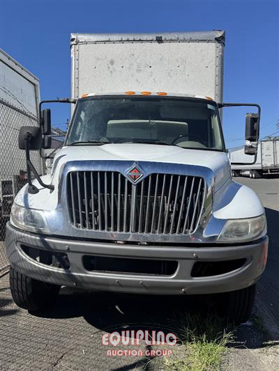 2018 International 4300 4X2 26FT NON CDL BOX TRUC