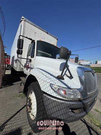 2018 International 4300 4X2 26FT NON CDL BOX TRUC