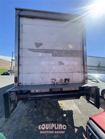 2018 International 4300 4X2 26FT NON CDL BOX TRUC