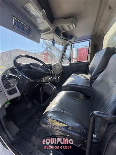 2018 International 4300 4X2 26FT NON CDL BOX TRUC